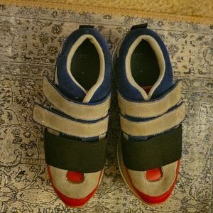 Size 6 platform Zara sneakers